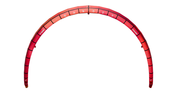 Detale pięciożebrowej konstrukcji latawca F-ONE Trigger V2 na tle nieba.